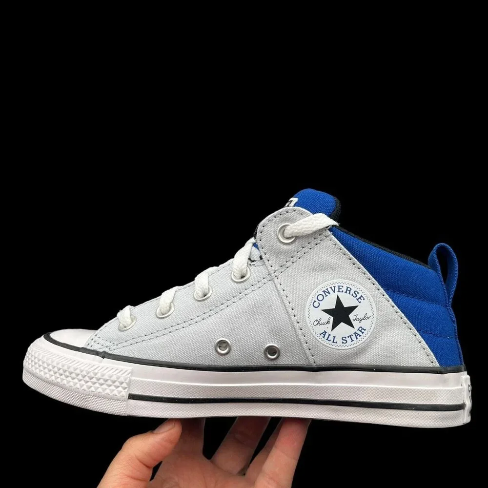 Converse Chuck Taylor All Star Youth Boys Mid Top Shoe Size 4-5 Light/Royal Blue